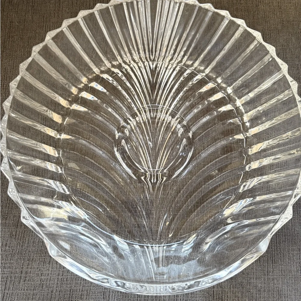 Large Crystal Cut Swirl Pattern‎ Bowl